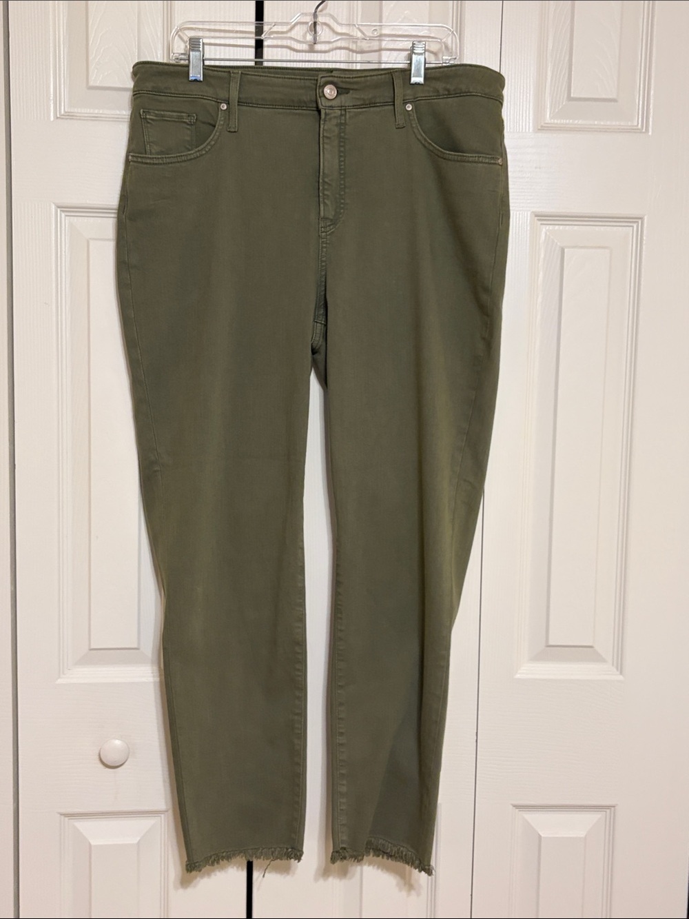 Chico’s So Slimming Girlfriend Slim Ankle Jeans - Sz 14 / 2.5